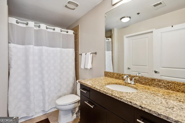 full bath with tile patterned floors, toilet, visible vents, a shower with shower curtain, and vanity