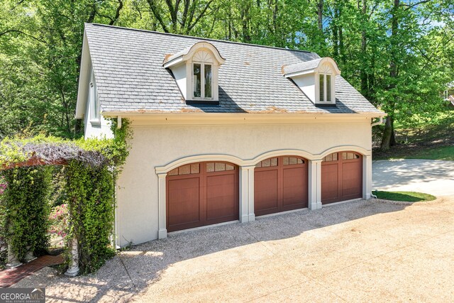 2436 Hawthorne Ln, Gainesville, GA 30506 - garage with driveway
