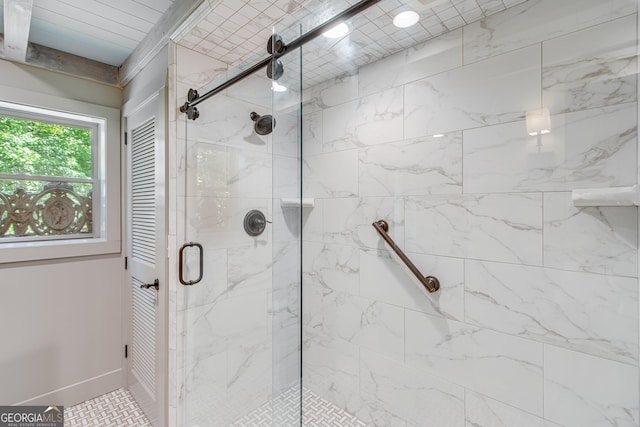 2436 Hawthorne Ln, Gainesville, GA 30506 - bathroom featuring a stall shower