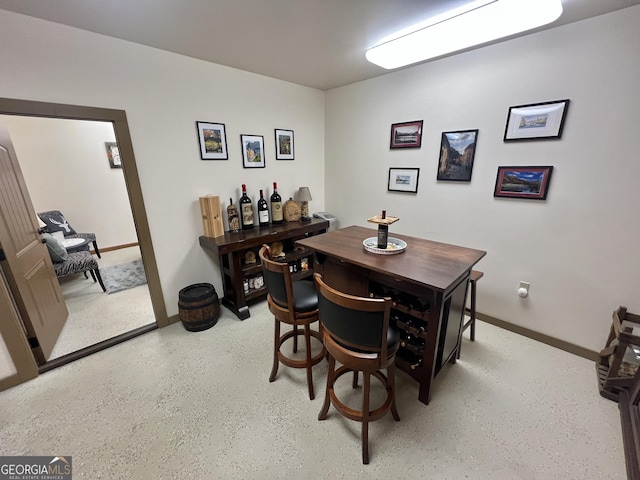 54 Lodge Ground Ln, Hawkinsville, GA 31036 - dining space featuring a dry bar and baseboards