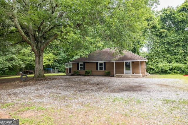 451 Woodlawn Dr, Crawford, GA 30630 - ranch-style home featuring a porch