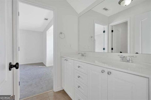 carpeted spare room featuring baseboards and a ceiling fan