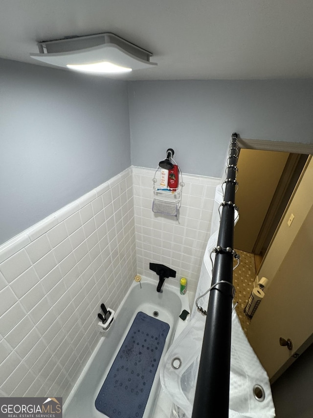 2461 Mcalpin Ter, East Point, GA 30344 - full bathroom featuring a bath and wainscoting