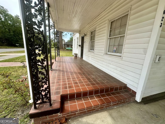 623 Mcdonald St, Waycross, GA 31503 - view of covered porch