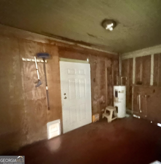 623 Mcdonald St, Waycross, GA 31503 - misc room featuring water heater
