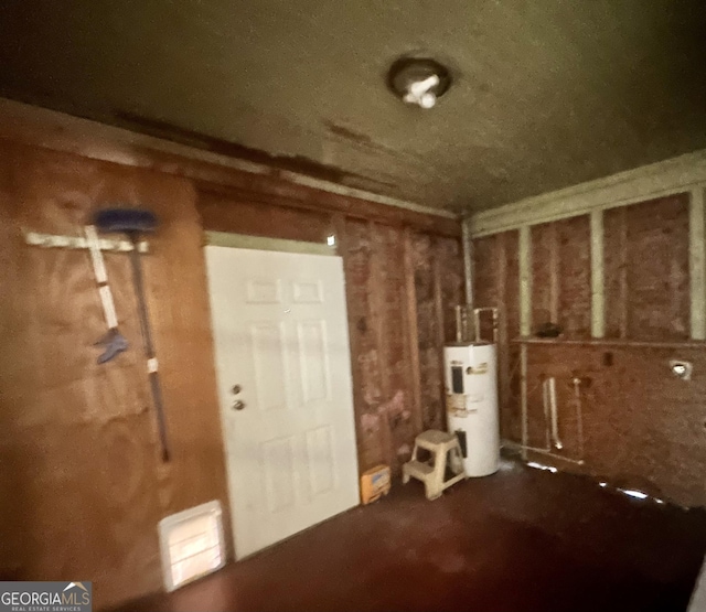 623 Mcdonald St, Waycross, GA 31503 - misc room with water heater
