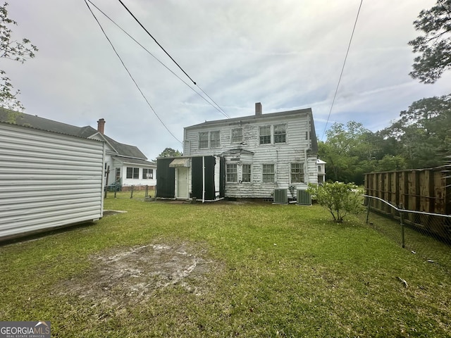 623 Mcdonald St, Waycross, GA 31503 - back of house with a storage shed