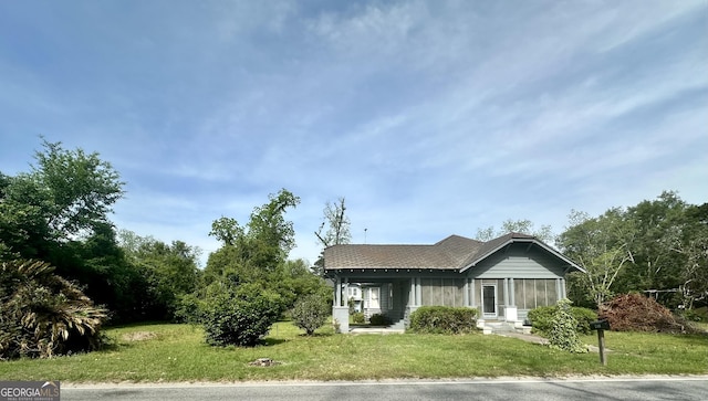 2409 Dorothy St, Waycross, GA 31501 - view of front of house featuring a front yard