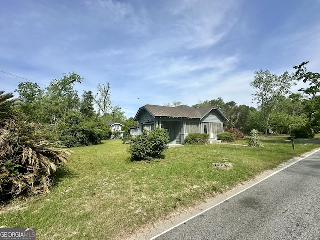 2409 Dorothy St, Waycross, GA 31501 - view of front facade featuring a front lawn