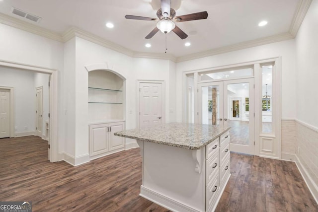 2480 Flint Creek Dr, Cumming, GA 30041 - kitchen with dark wood-style flooring, visible vents, white cabinetry, a ceiling fan, and ornamental molding