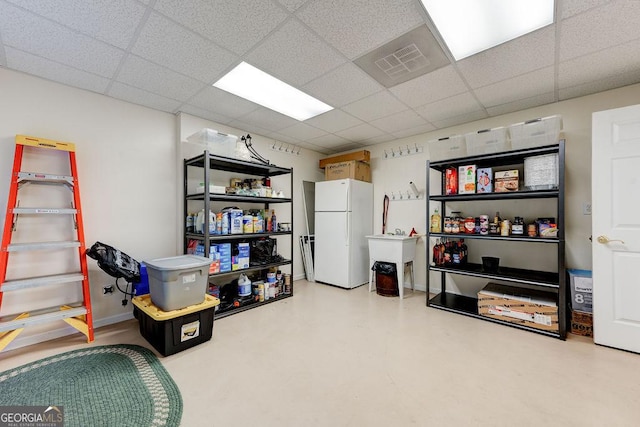 misc room featuring visible vents, a drop ceiling, and a sink