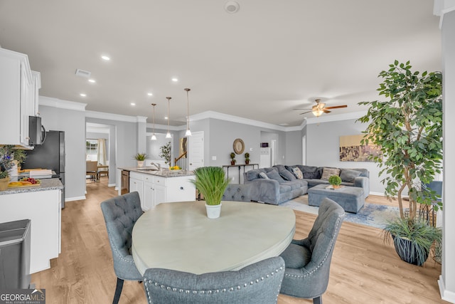 dining area featuring crown molding, a ceiling fan, recessed lighting, and light wood-type flooring
