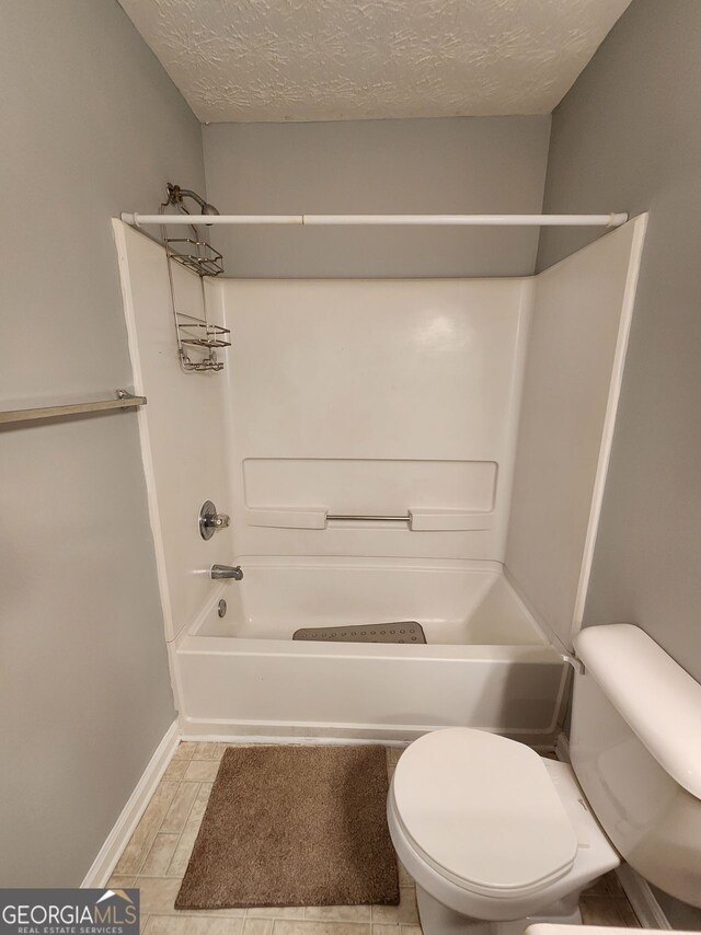 spacious closet featuring carpet flooring