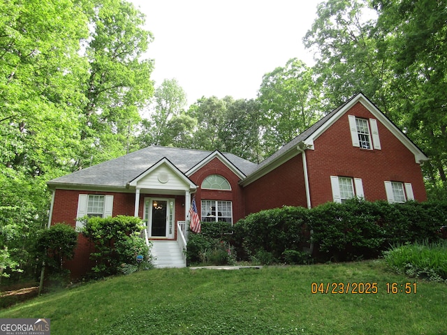 view of front facade featuring a front lawn and brick siding