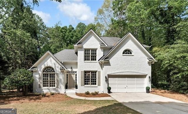 view of front facade with an attached garage and concrete driveway