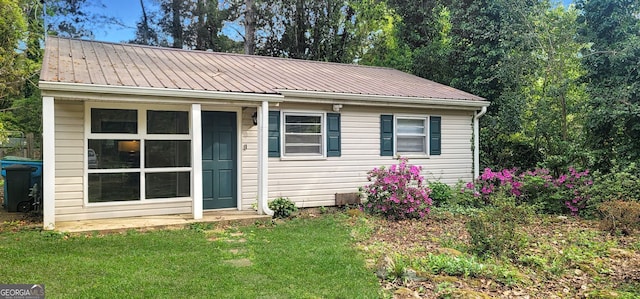 185 Johnson Dr, Athens, GA 30605 - view of front facade with a metal roof and a front lawn