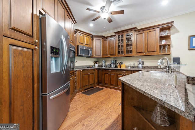 kitchen featuring stainless steel appliances, open shelves, a sink, crown molding, and ceiling fan