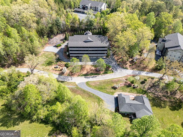 bird's eye view featuring a wooded view