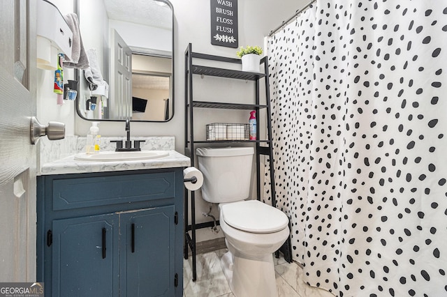 full bath with vanity, curtained shower, and toilet