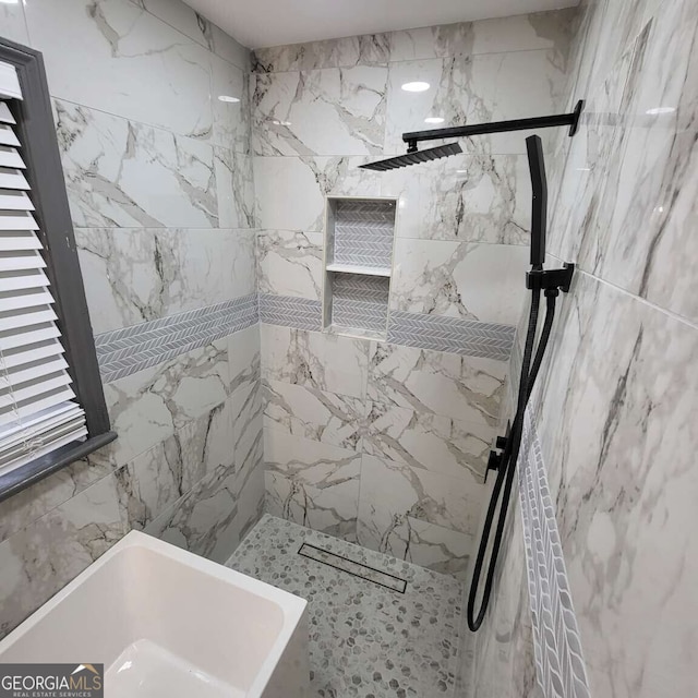 2704 Terratim Ln, Decatur, GA 30034 - full bath featuring a tile shower, a sink, and a bathtub