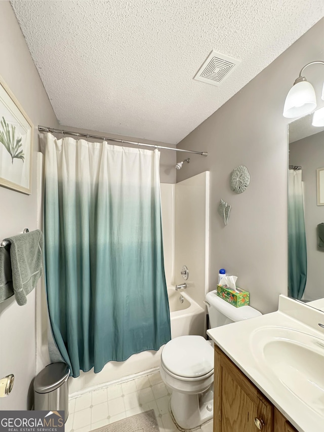 full bath featuring toilet, a textured ceiling, visible vents, and shower / bathtub combination with curtain