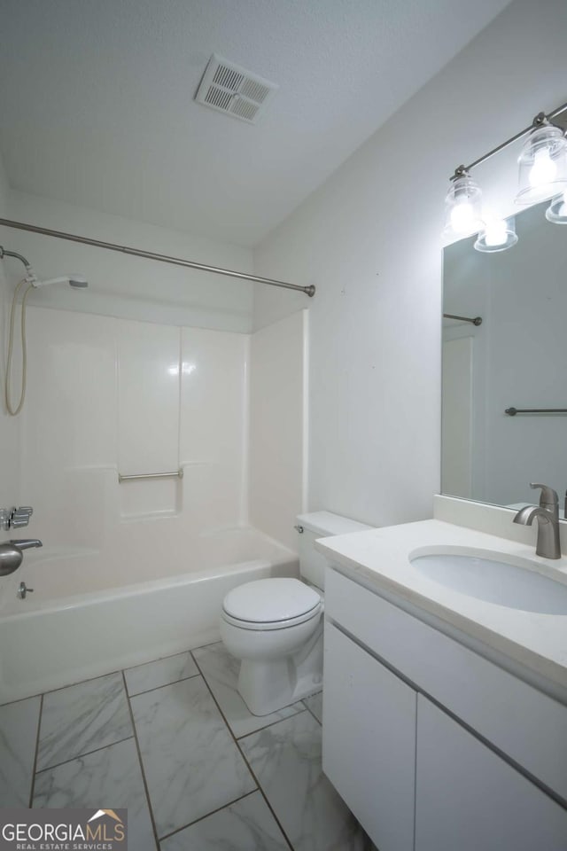 unfurnished bedroom with baseboards, a ceiling fan, wood finished floors, and a closet