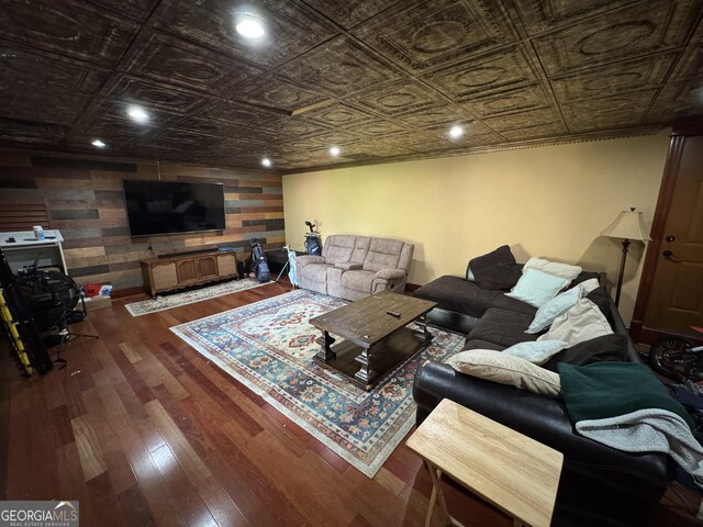 1323 Fairway Dr, Elberton, GA 30635 - living area with recessed lighting, wood finished floors, an ornate ceiling, and baseboards