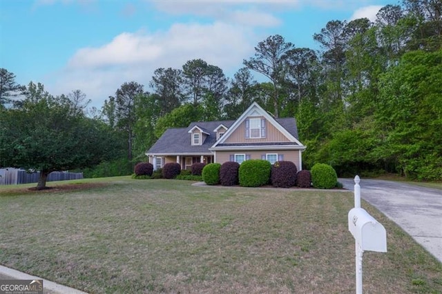 152 Cooper Creek Dr, Dallas, GA 30157 - traditional-style house with fence and a front yard