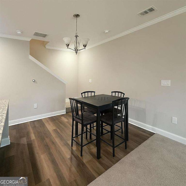 dining room featuring baseboards, a notable chandelier, dark wood-style flooring, and visible vents