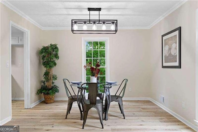 dining space with light wood-type flooring, baseboards, and ornamental molding