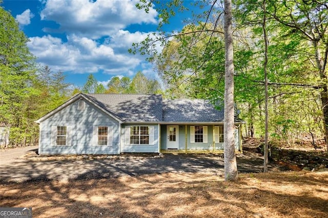 479 Lakeview Dr, Dahlonega, GA 30533 - view of front facade with a porch