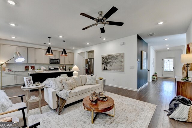 living room with a ceiling fan, hardwood / wood-style floors, baseboards, and recessed lighting