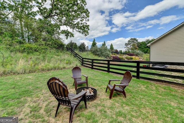 view of yard featuring a fire pit