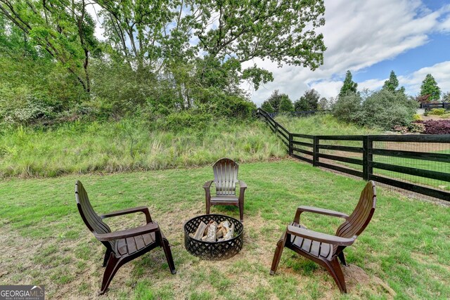 view of yard featuring a fire pit