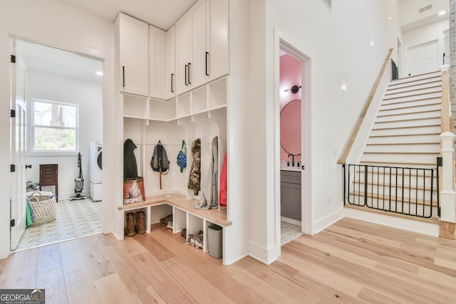 5315 Hendrix Rd, Cumming, GA 30040 - mudroom featuring visible vents, baseboards, washer / clothes dryer, a sink, and light wood finished floors