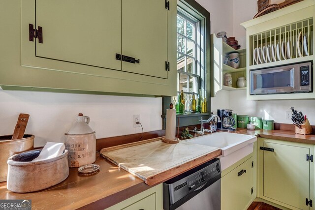 590 Dogwood Way, Richmond Hill, GA 31324 - kitchen with open shelves, appliances with stainless steel finishes, and a sink