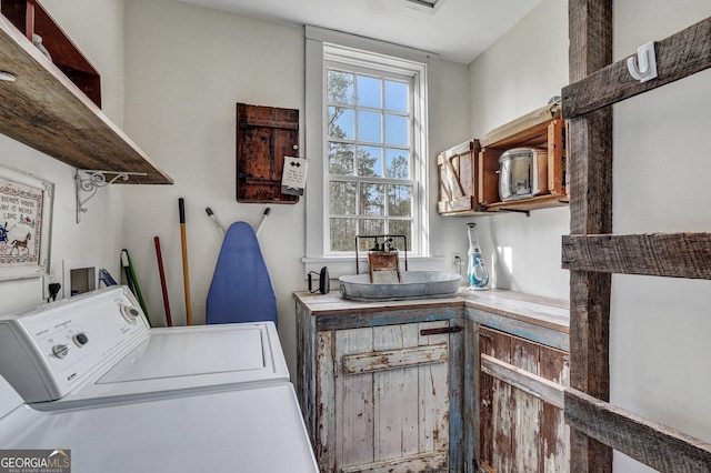 590 Dogwood Way, Richmond Hill, GA 31324 - laundry room featuring independent washer and dryer and laundry area
