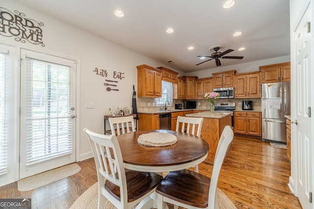 dining space featuring ceiling fan, light wood finished floors, and recessed lighting