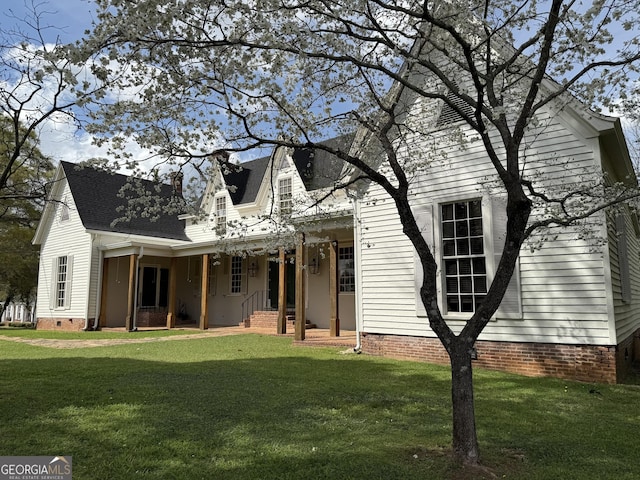 view of front of property with a front lawn, crawl space, and a shingled roof