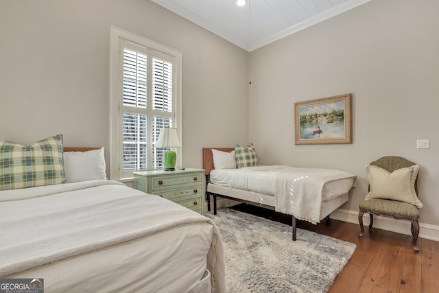 192 Myrtle Grove Ln, Richmond Hill, GA 31324 - bedroom featuring wood finished floors, crown molding, recessed lighting, and baseboards