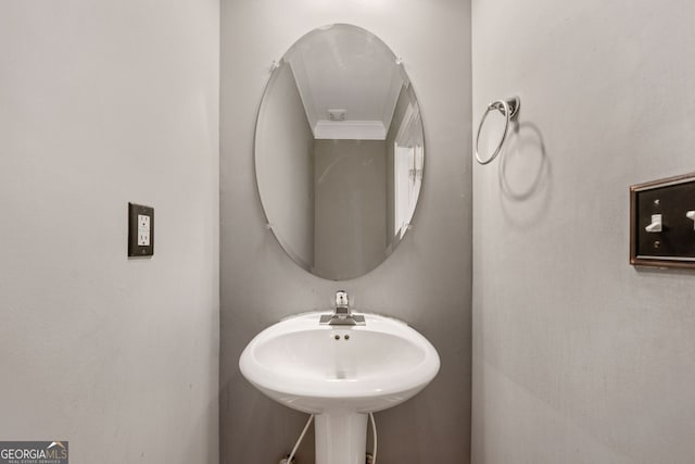 548 Myrtle Trace Ln, Suwanee, GA 30024 - bathroom featuring a sink