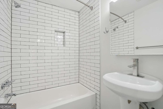 360 New Jersey Ave NW, Atlanta, GA 30314 - full bath featuring washtub / shower combination and a sink