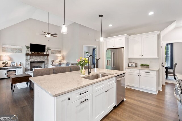 kitchen with white cabinetry, a sink, dark wood-style flooring, appliances with stainless steel finishes, and ceiling fan