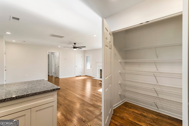 1541 Pontiac Pl SE, Atlanta, GA 30315 - closet featuring visible vents