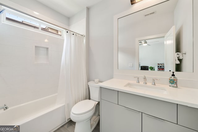 986 Mauldin St SE, Atlanta, GA 30316 - full bath featuring ceiling fan, shower / bath combo, vanity, toilet, and visible vents