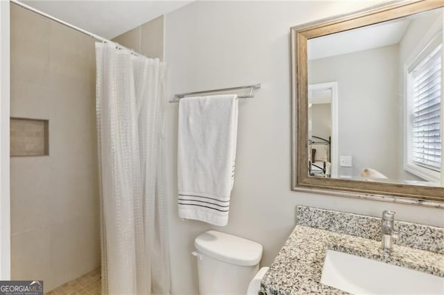 full bath featuring toilet, vanity, and a shower with curtain