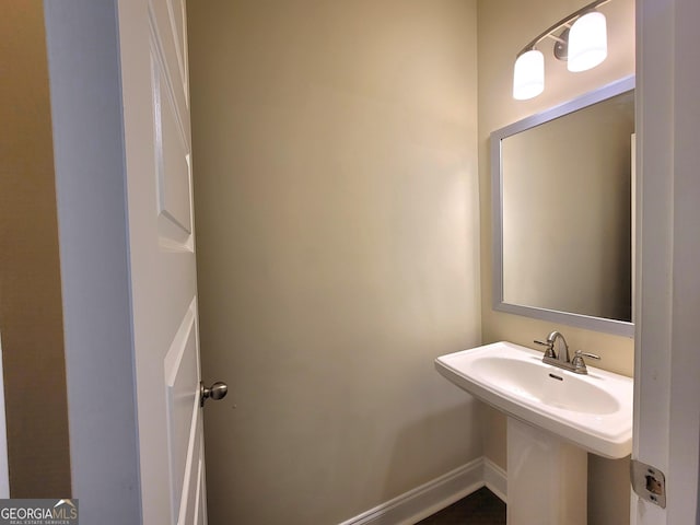 bathroom with baseboards