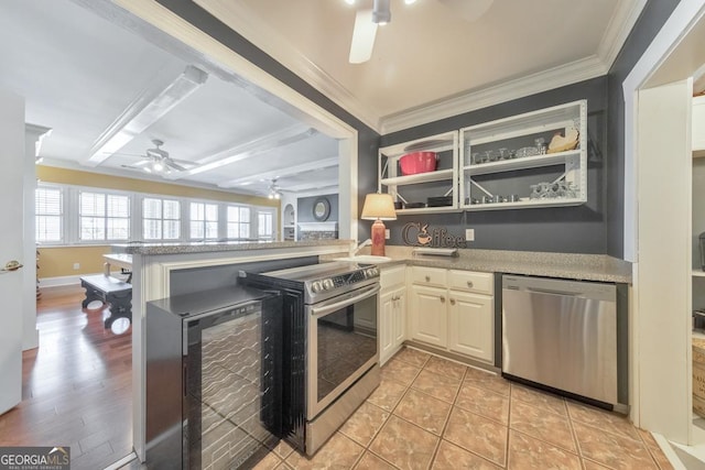 988 Hunters Rdg, Jasper, GA 30143 - kitchen featuring crown molding, appliances with stainless steel finishes, a ceiling fan, a peninsula, and wine cooler