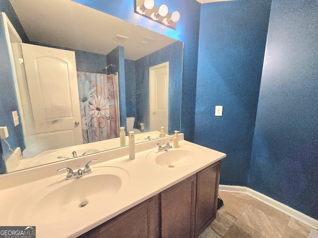 full bathroom featuring toilet, baseboards, tile patterned flooring, double vanity, and a shower with shower curtain