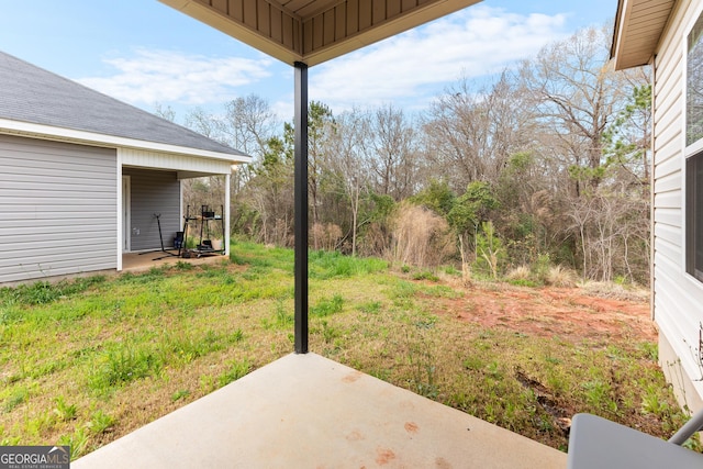 view of yard with a patio